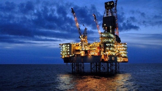 اسعار النفط تتخلي عن مكاسبها عند التسوية مع ترقب التطورات الجيوسياسية