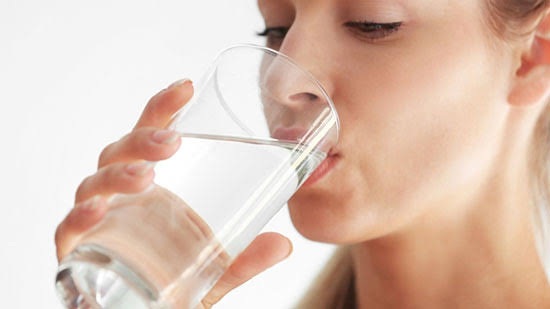 لن تصدق.. هذا ما يحدث لجسمك عند شرب الماء الدافئ