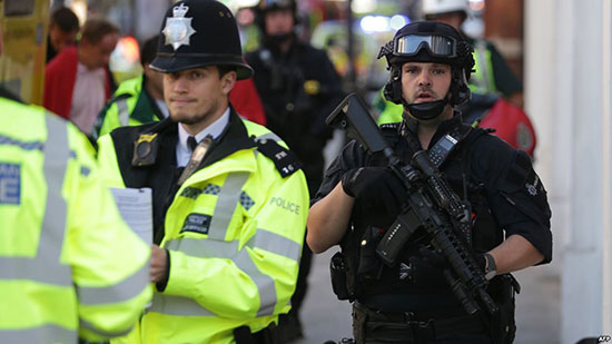 أجهزة مكافحة الإرهاب تتولى التحقيق فى حادث طعن بريطانيا
