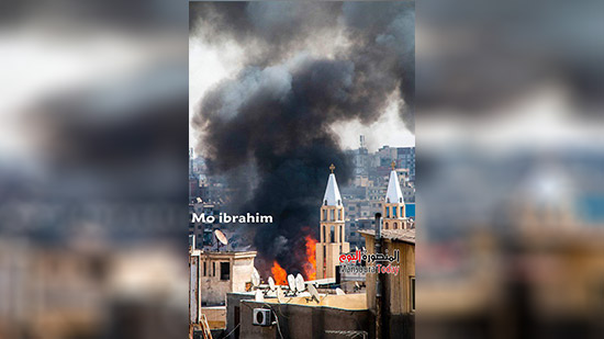 بالفيديو.. قوات الحماية المدنية تحاول السيطرة على حريق كنيسة مارجرجس بالمنصورة