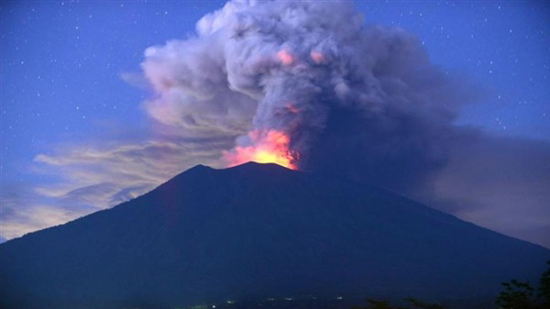ثوران بركان جبل ميرابي في إندونيسيا