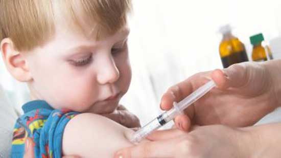 علماء يحذرون من عدم تعاطى التطعيم ضد الحصبة وشلل الأطفال والدفتيريا
