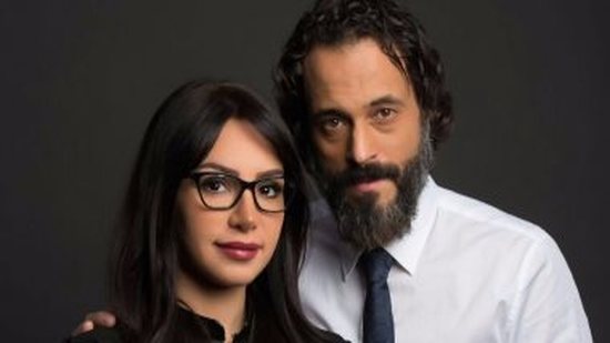 يوسف الشريف يقدم الدعم المعنوى لزوجته إنجى علاء بسبب مسلسلها 