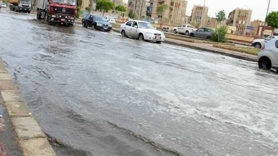 مدير مرور الجيزة يتفقد انتشار الخدمات على الطرق وسيارات شفط مياه الأمطار