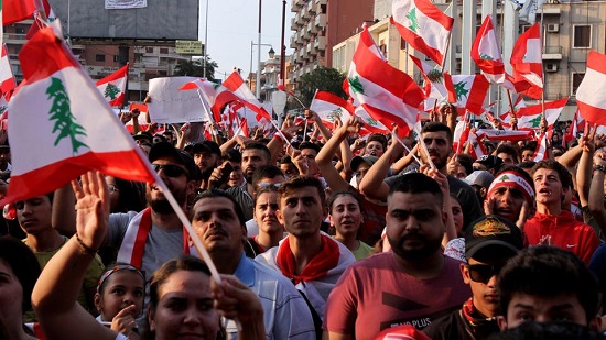 محاولات لإغلاق مداخل بيروت من جانب المتظاهرين