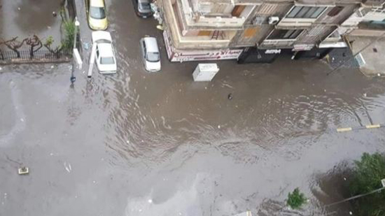 غرق بعض شوارع طريق الحرية في الإسكندرية