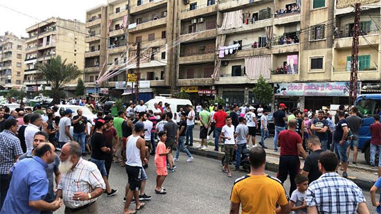 محتجون يقطعون الطريق الدولي بين طرابلس وعكار