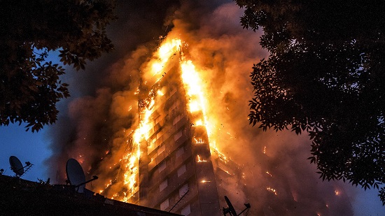 التحقيق الرسمي في حريق «برج جرينفيل» يطالب جونسون باتخاذ إجراء عاجل لمحاسبة فرقة إطفاء لندن

