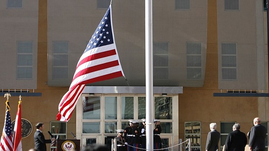 سقوط قذيفة مقابل السفارة الأمريكية في بغداد
