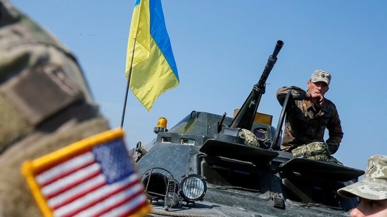 زيلينسكي يكلّف باعتماد الجيش الأوكراني معايير الناتو في القيادة