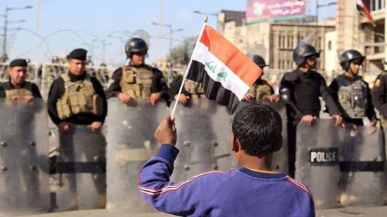 العراق يدفع بتعزيزات عسكرية لمنع المتظاهرين من حرق بيوت المسئولين