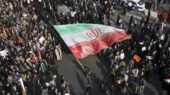 وول ستريت جورنال : الثورة الإيرانية كشفت يأس الإيرانيين وغضبهم من نظام المرشد 