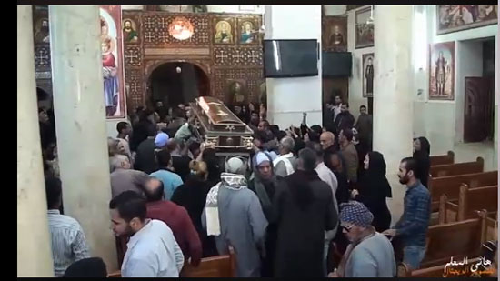 بالفيديو : أحزان ودموع في جنازة ضحايا دير ابوفانا ..والبابا يعزى أسرهم 