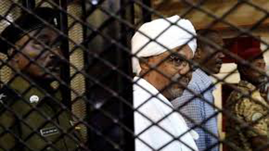  هيئة دفاع المعزول عمر البشير تشكك في ظروف محاكمته 