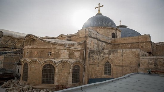  الهيئة الإسلامية المسيحية تدين اعتداء مستوطن علي مصلين بكنيسة القيامة 
