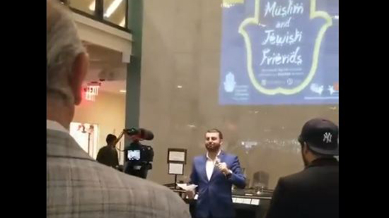 يهود ومسلمين ينشدون النشيد الوطني السعودي 
