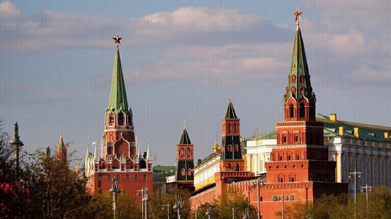 الكرملين: واشنطن لم تبلغ موسكو بالضربات على مواقع 