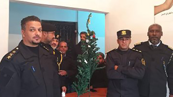  القبض على شجرة كريسماس يثير الجدل فى ليبيا.. اعرف القصة × 5 صور