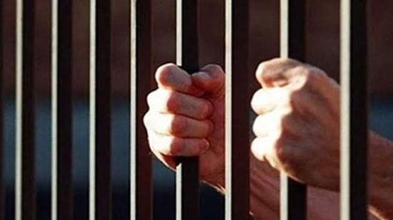 حبس 3 أشخاص بتهمة سرقة مدرسة رياضية في المنيا
