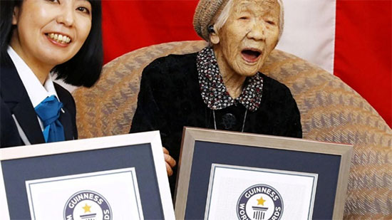 كأكبر معمرة في العالم.. امرأة يابانية تحتفل بعيد ميلادها الـ 117