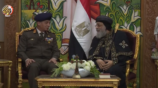 بالفيديو.. قيادات الجيش المصري يهنئون البابا تواضروس بعيد الميلاد