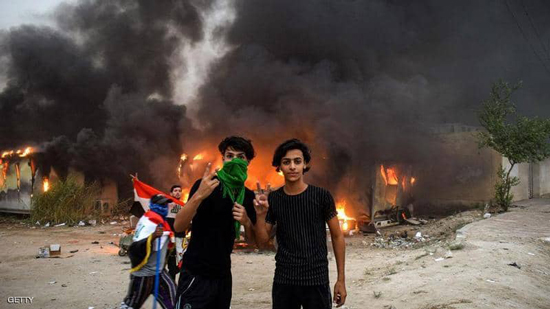 مقتل عراقيين باعتراض محتجين موكبا رمزيا لتشييع سليماني