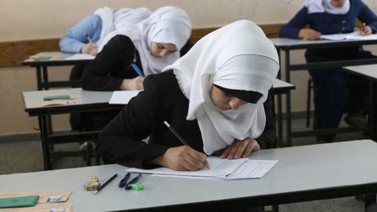  تلاميذ الإسكندرية يؤدون امتحاناتهم فى أجواء طقسية سيئة
