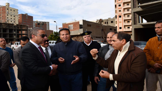  بالصور:محافظ الفيوم يكلف المسئولين بتكثيف الحملات المرورية بموقف مصر