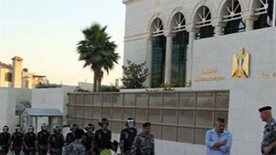 السفارة المصرية في عمّان تتابع نقل جثامين مواطنين مصريين في حادث انهيار جزء من سور مدرسة