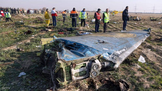 قطع من حطام الطائرة الأوكرانية