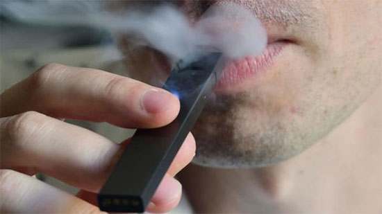 الصحة العالمية: السجائر الإلكترونية تتلف الرئة