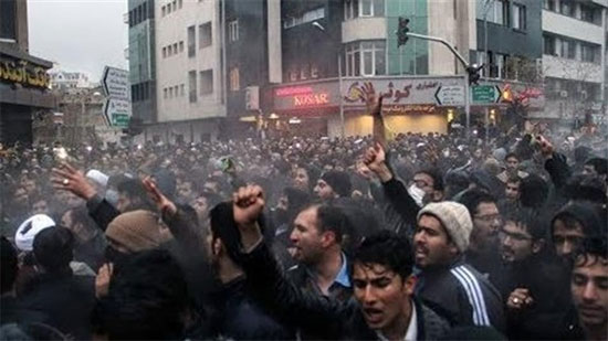 إيران تقمع المتظاهرين.. والكونجرس الأمريكي يدعو لاجتماع أممي
