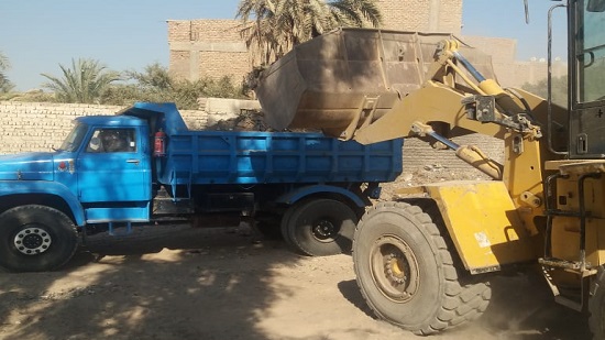 محافظة قنا ... رفع ١٩٩ طن مخلفات وقمامة وزراعة ٧٣٠ شجرة
