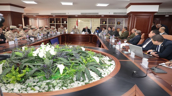 محافظ بني سويف ... يشيد بقوات القوات الدفاع الشعبي العسكري 
