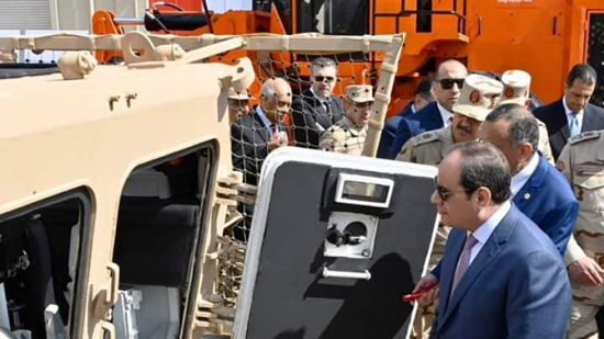 الرئيس عبد الفتاح السيسي يتفقد مصنع 300 الحربي