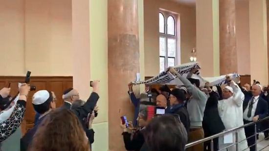 فيديو .. توافد 180 يهودي على معبد 