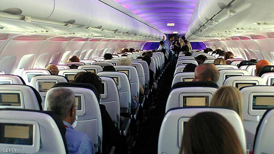 ركاب الطائرة أحيانا يجعلون الرحلة جحيما