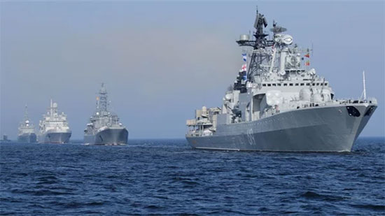 البحرية الروسية تراقب المدمرة «روس» الأمريكية فى البحر الأسود