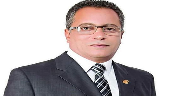  النائب أشرف عزيز: خطوات جديدة لإعادة تشغيل مكتب تصديق الخارجية بالفيوم