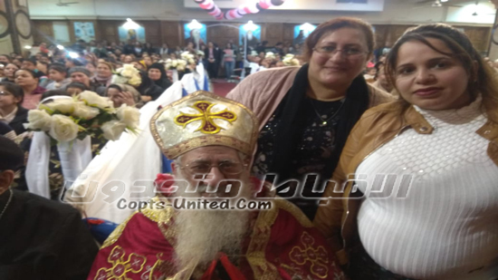 بالصور ... لفيف من الكهنة والمئات من الشعب في الاحتفال باليوبيل الذهبي للقمص صموئيل ميخائيل