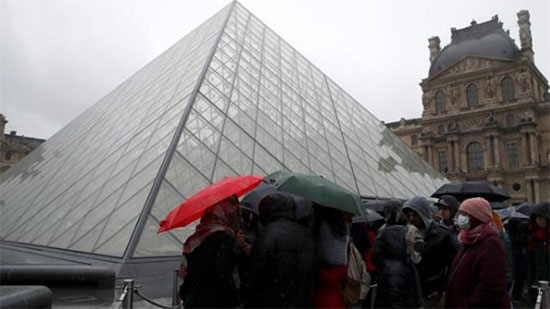 إغلاق متحف اللوفر في باريس لعقد اجتماع للموظفين حول كورونا