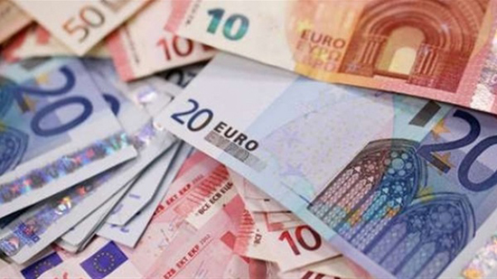 سعر اليورو يتخطى حاجز الـ 17 جنيها