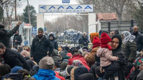  تركيا تضلل اللاجئين بمعلومات مغلوطة وتحرضهم على اقتحام حدود اليونان 