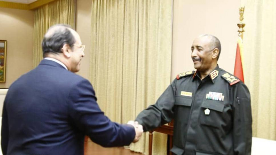 السودان.. مدير المخابرات المصرية يسلم رسالة إلى البرهان