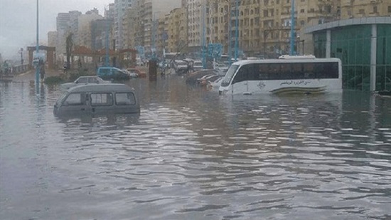 شوارع الفيوم تتحول إلى برك من المياه بسبب غزارة الأمطار