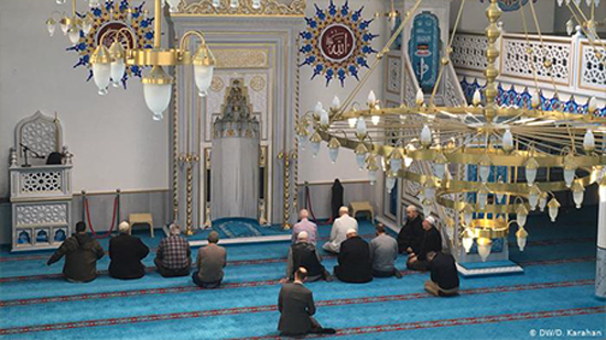 تركيا و المغرب يُعلنان تعليق الصلاة بالمساجد بسبب 