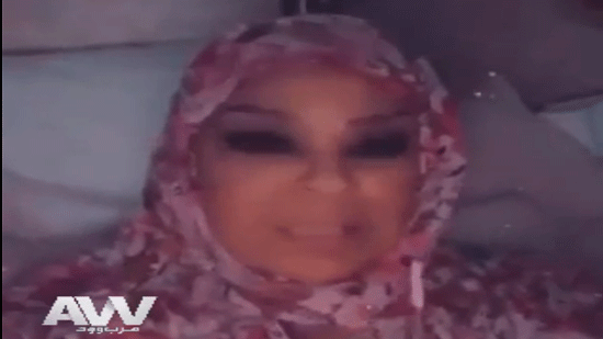 فيديو .. فيفي عبده ترتدي الحجاب وتقبل تحدي الخير : هتكفل بـ 100 أسرة 
