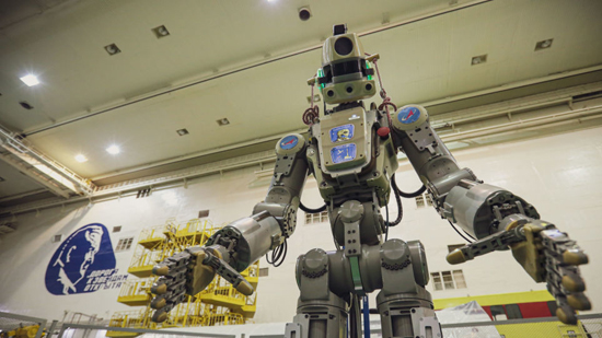 باحثون صينيون يبتكرون روبوت يساعد فى إنقاذ أرواح العاملين في المجال الصحى
