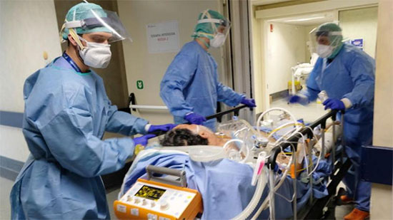 موقع أمريكي : الأطباء في إيطاليا يستخدمون أقنعة الغطس لتعويض نقص أجهزة التنفس 