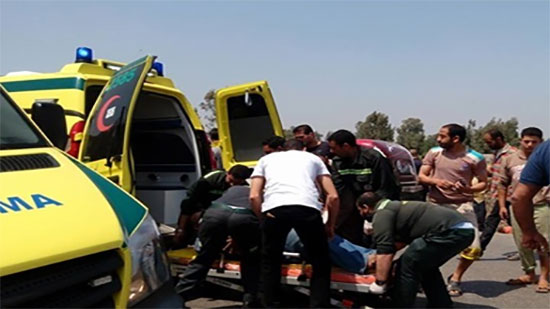 مصرع شخص وإصابة 4 أشخاص في حادث انقلاب سيارة بأسوان